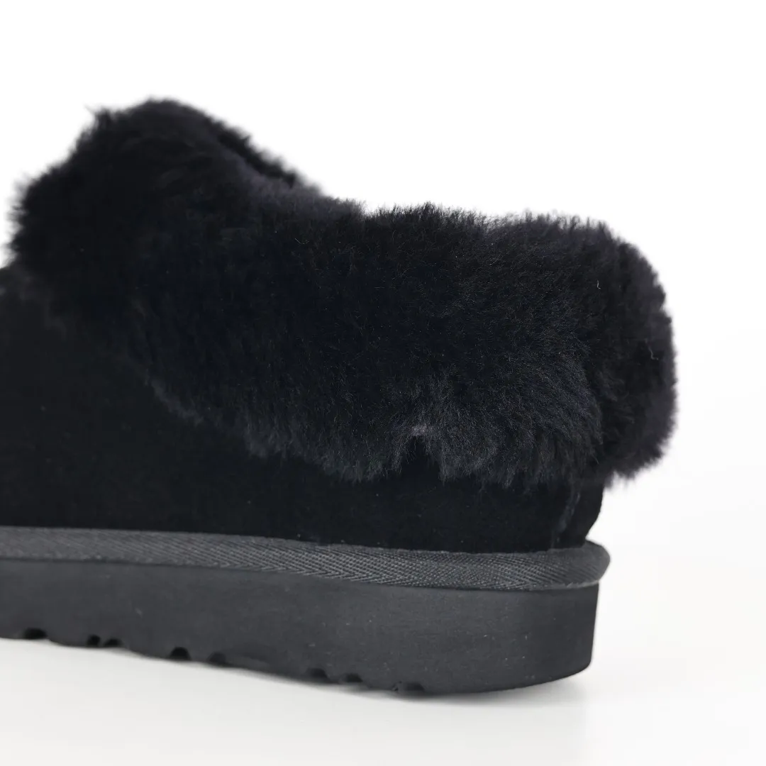 Pick up locally 💰520 Core recommendation with good price It is a very suitable choice for home use. In recent years, uug has launched a series of styles, which are partially geared towards the preferences of young consumers and have also moved to the forefront of fashion trends. Shoe body material: water-repellent coated suede upper, 17 mm UGGPURE™ implantable wool insole, lightweight non-slip and comfortable rubber outsole, with brand LOGO and trademark, with full packaging Size: 35 36 37 38 39 40